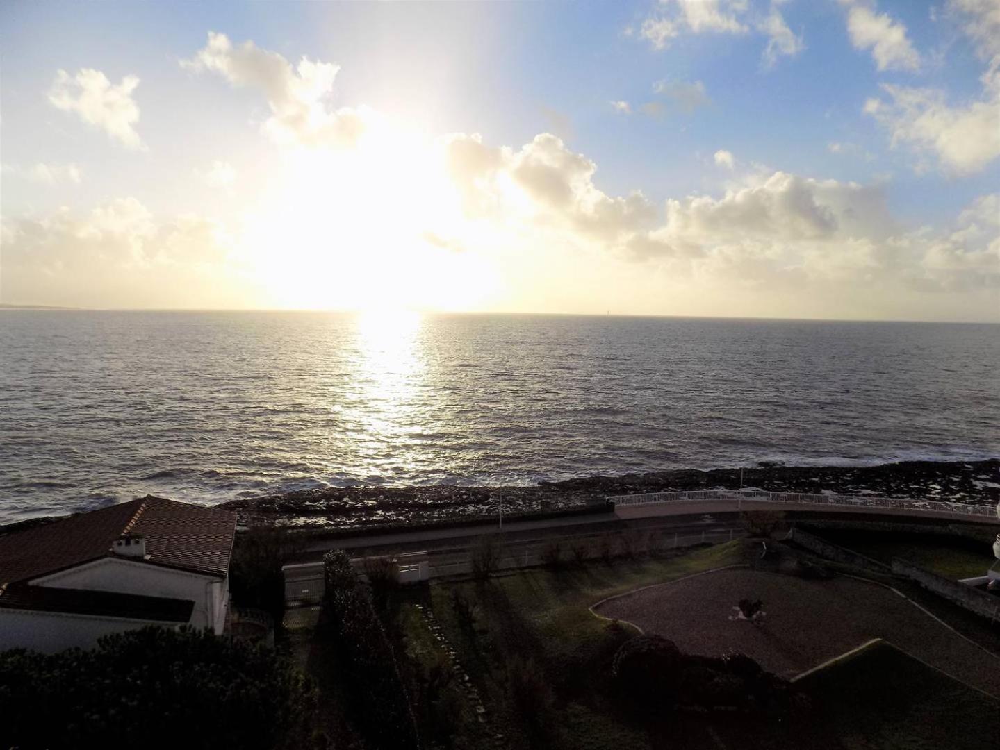 Royan - PLEINE VUE MER pour cet APPARTEMENT classé 2 étoiles - LES TAMARIS Exterior foto
